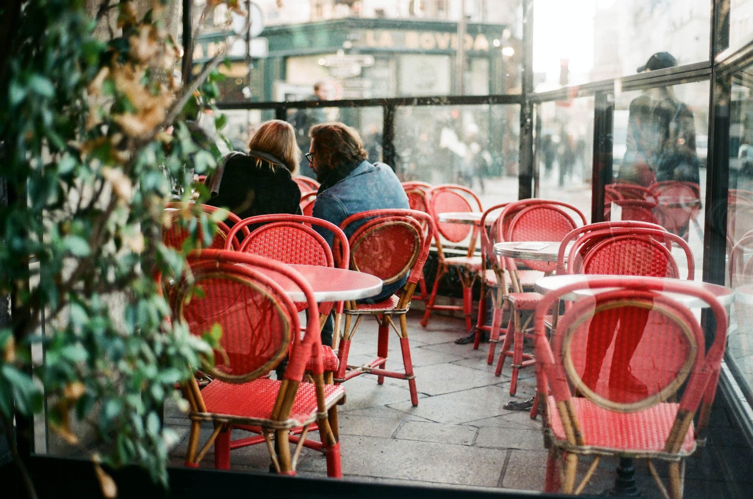 2 entrepreneurs négociant la reprise d’un restaurant traditionnel